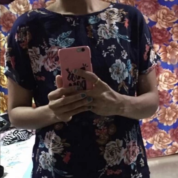 Floral Print Rolled Cuff Top - Picture 4 of 7